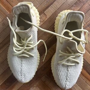 Butter yellow Yeezy, good condition